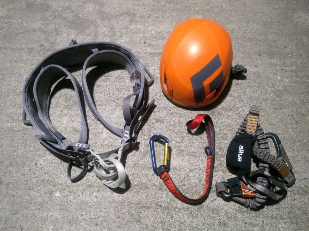 Herramientas y accesorios para escalada vía larga